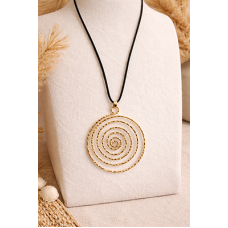 Altın Rengi Spiral Kolye – Siyah Kordonlu Geometrik Statement Kolye